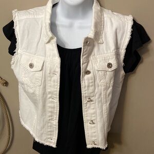 Distressed Raw Hem Women’s Cropped Sleeveless White Button Front Vest Size M
